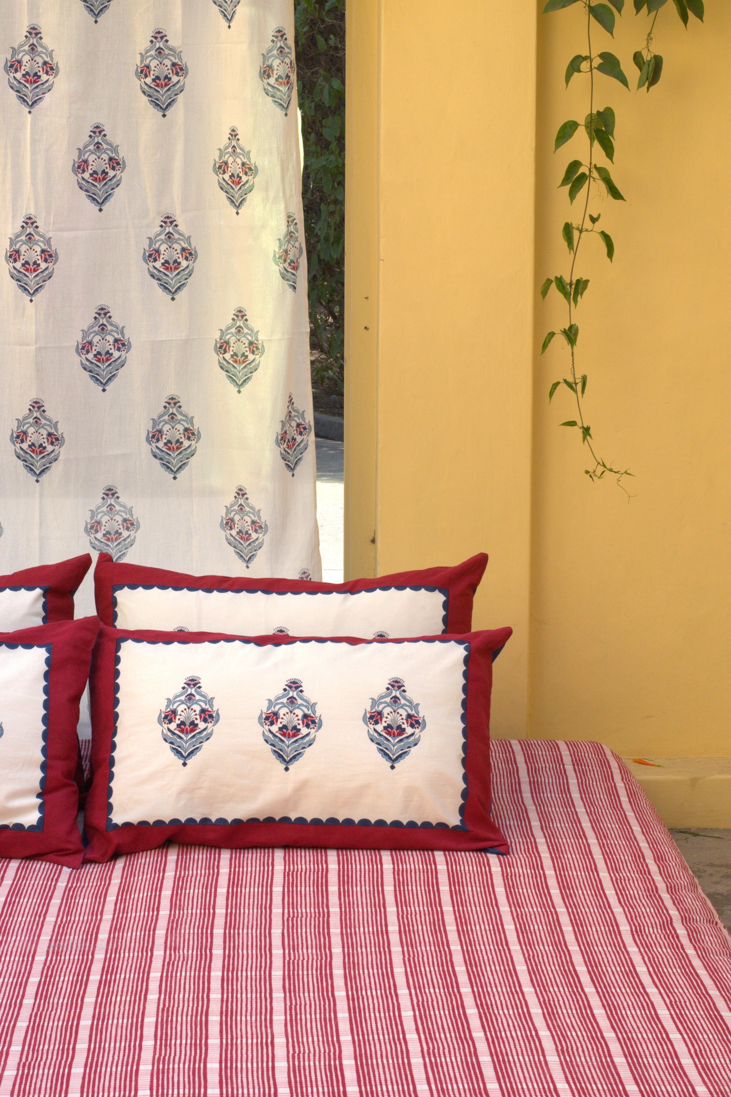 Wellingdon Red Bedsheet Set