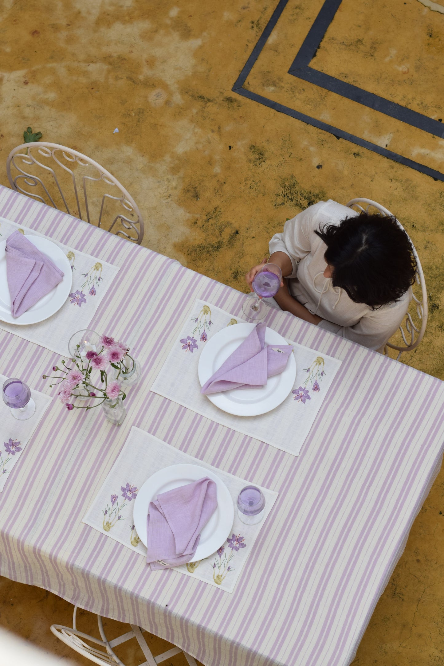 Jamuni Rekh Linen Table Cover