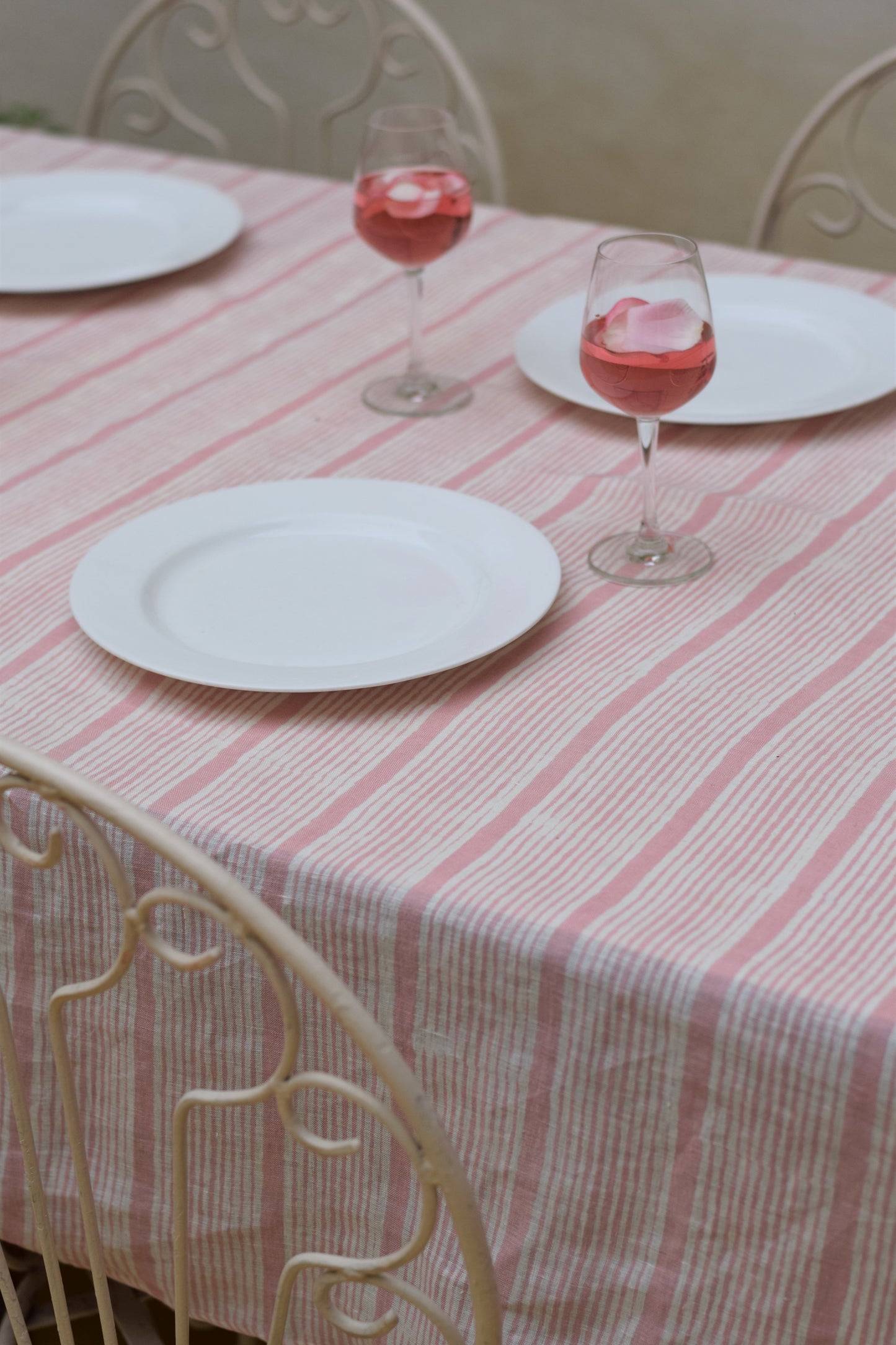 Gulabi Rekh Linen Table Cover