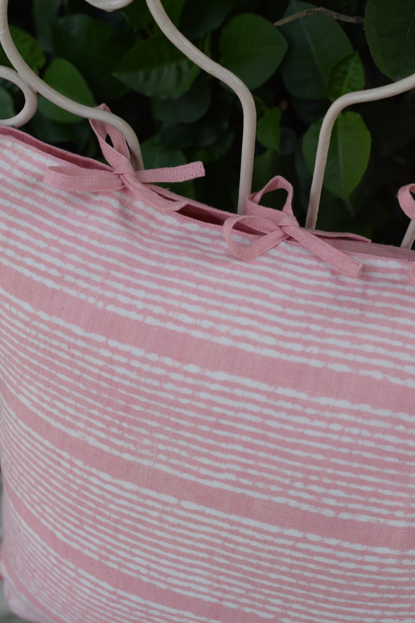 Gulaabi Rekh Linen Cushion Cover