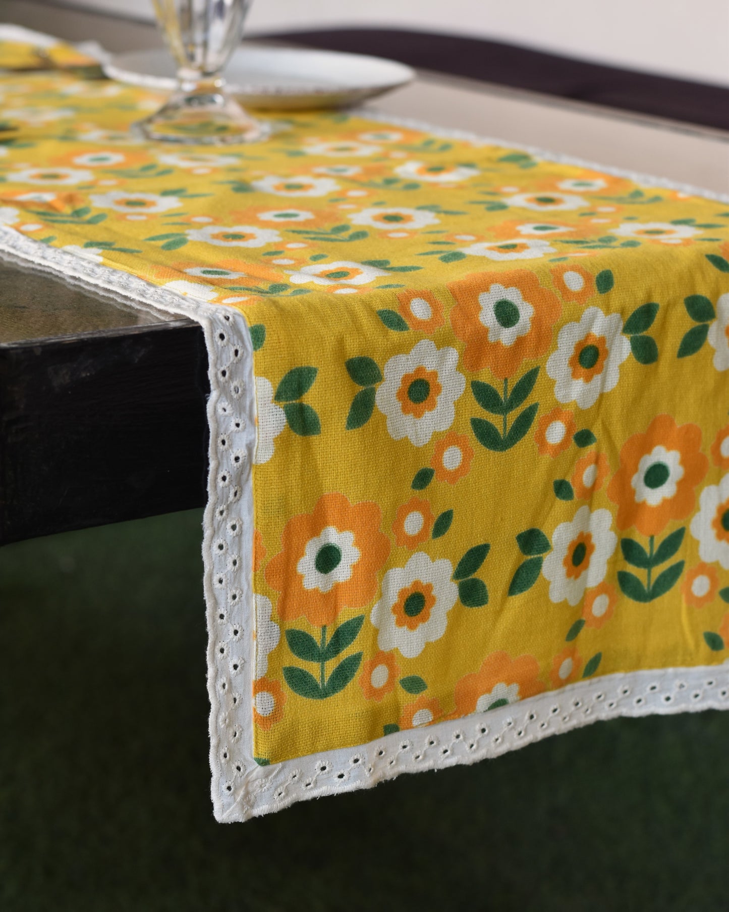 Daisy Cotton Runner