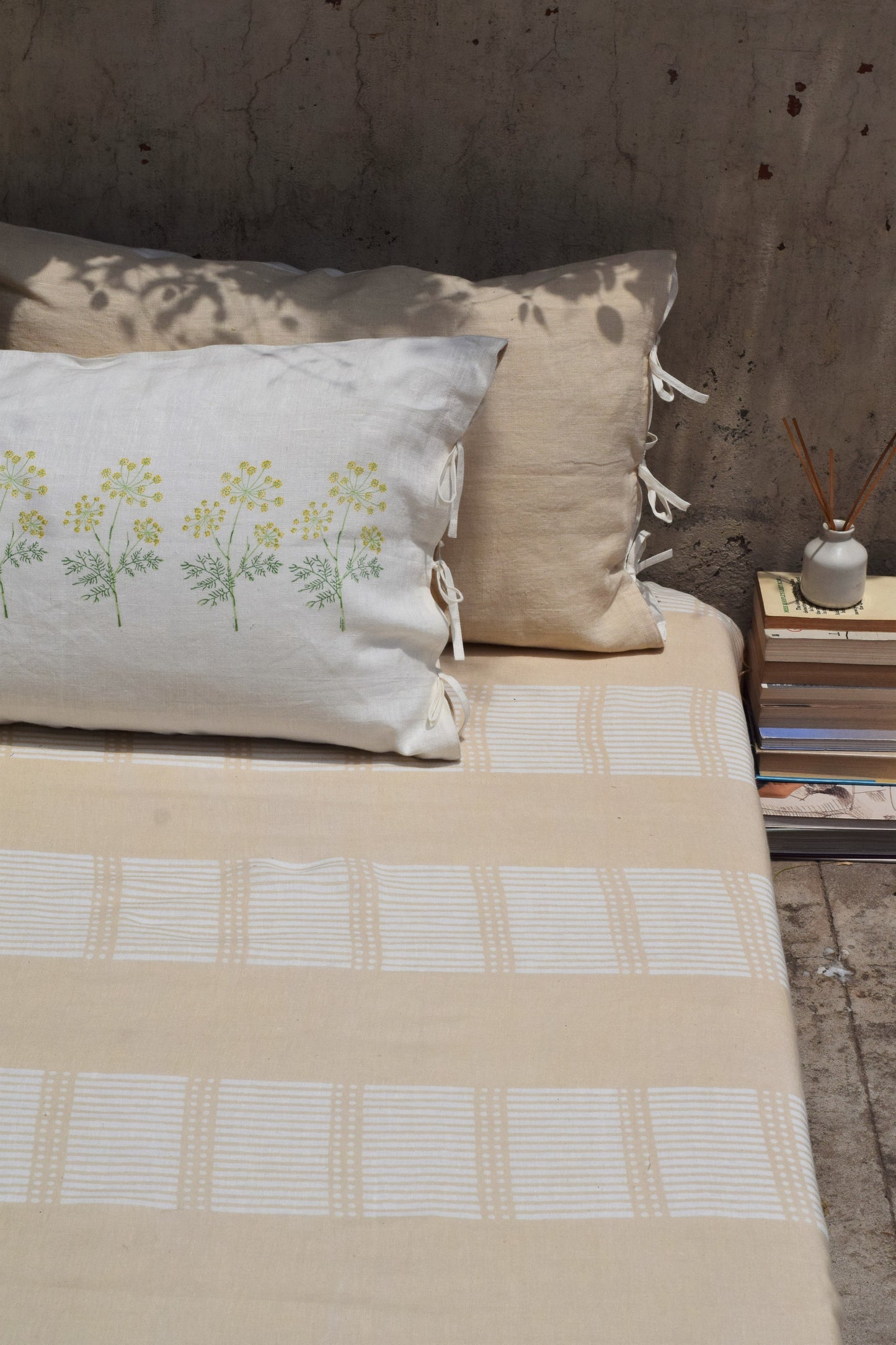 Variyali Linen Bedsheet Set