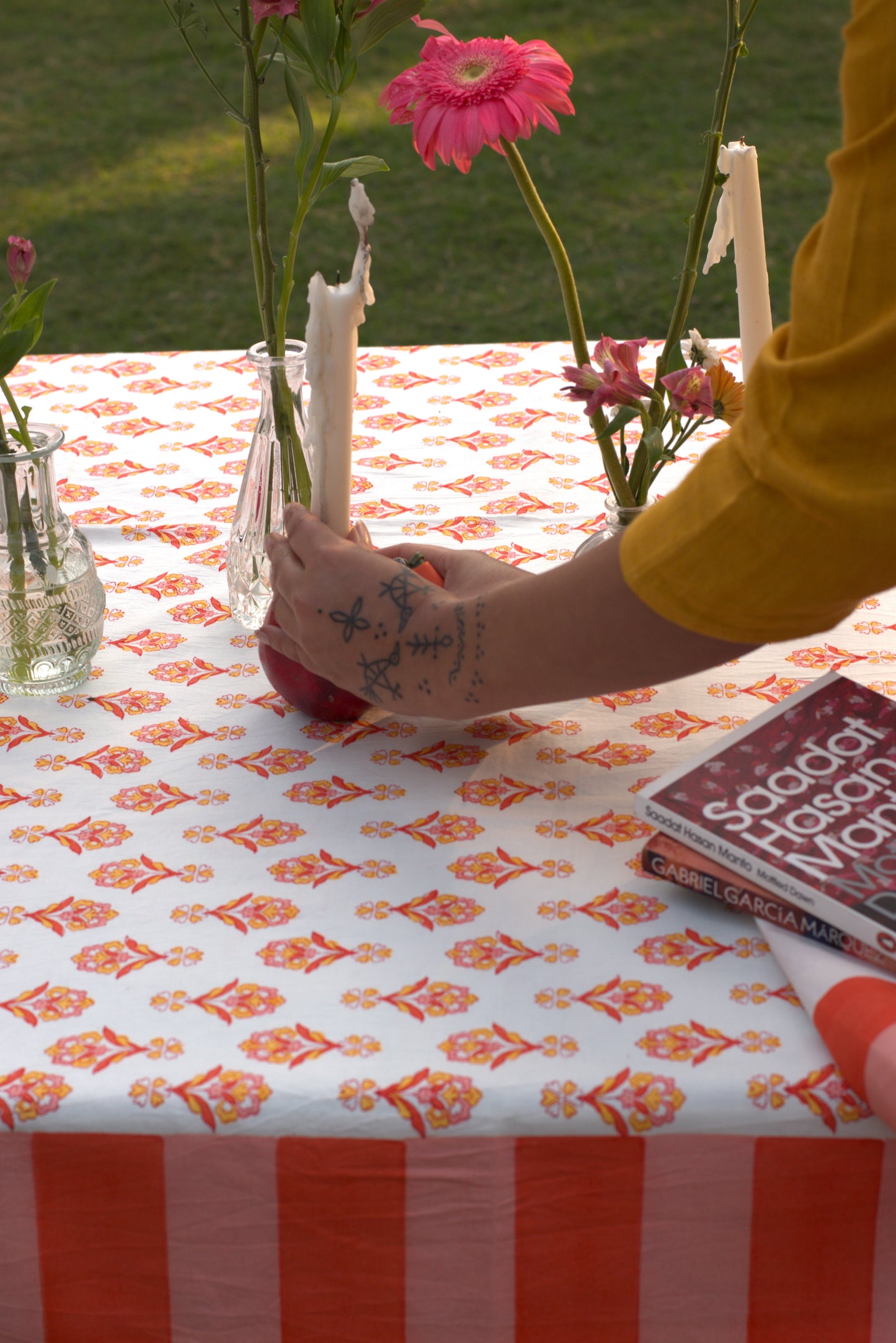 Lillian's Spring Bunch Table Cover