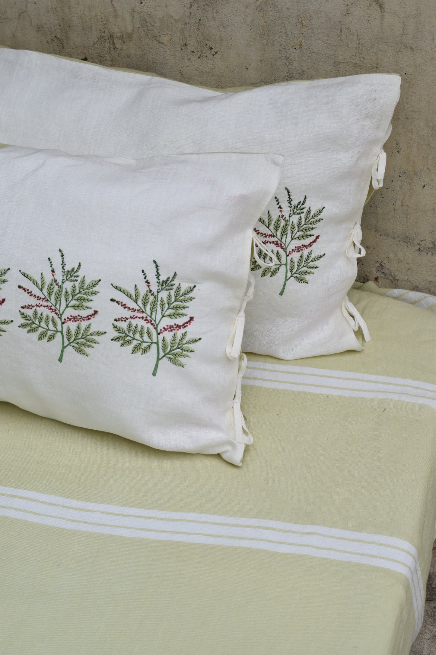 Kurumulak Linen Bedsheet Set