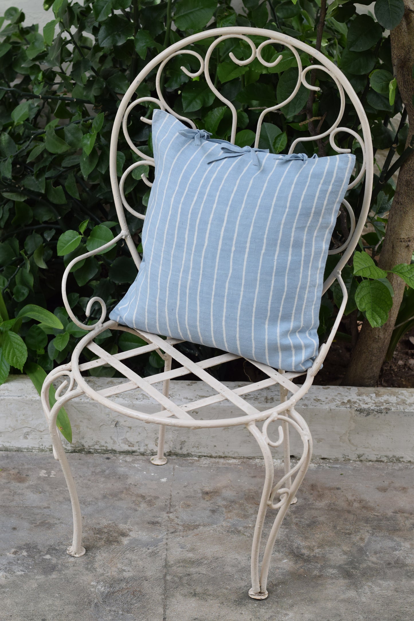 Asmaani Rekh Linen Cushion Cover