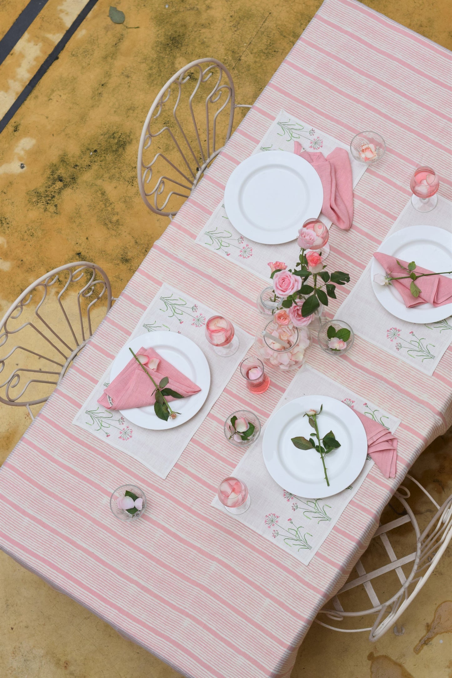 Gulabi Rekh Linen Table Cover