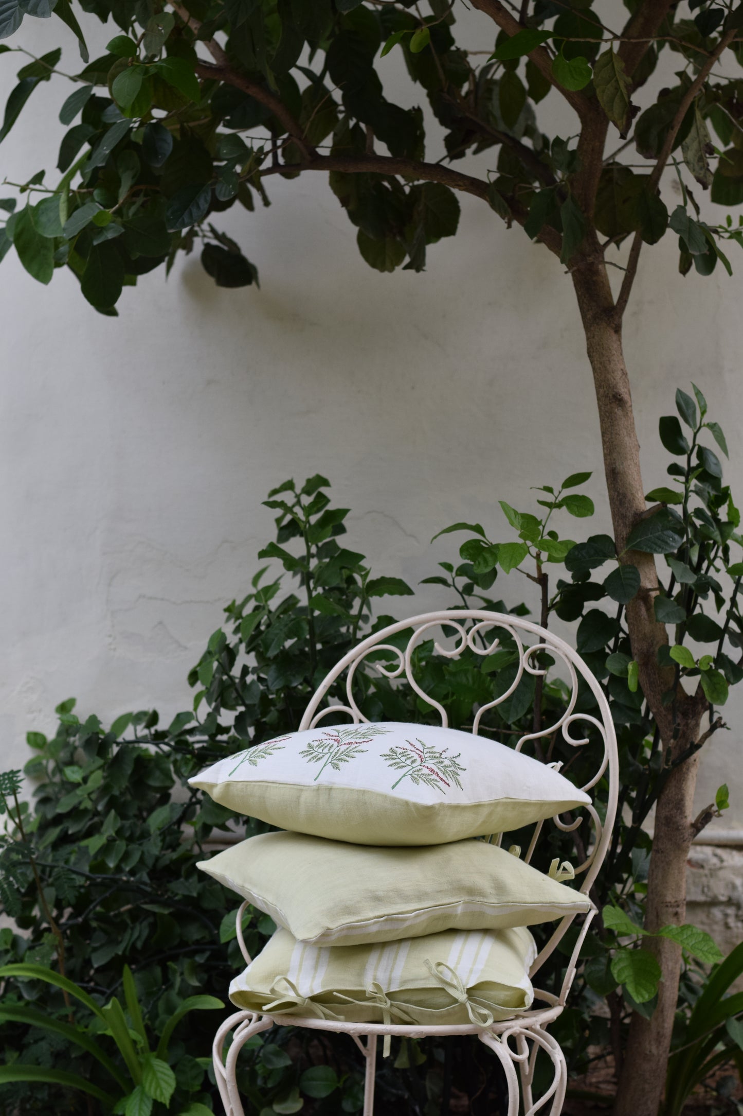 Hara Rekh Linen Cushion Cover