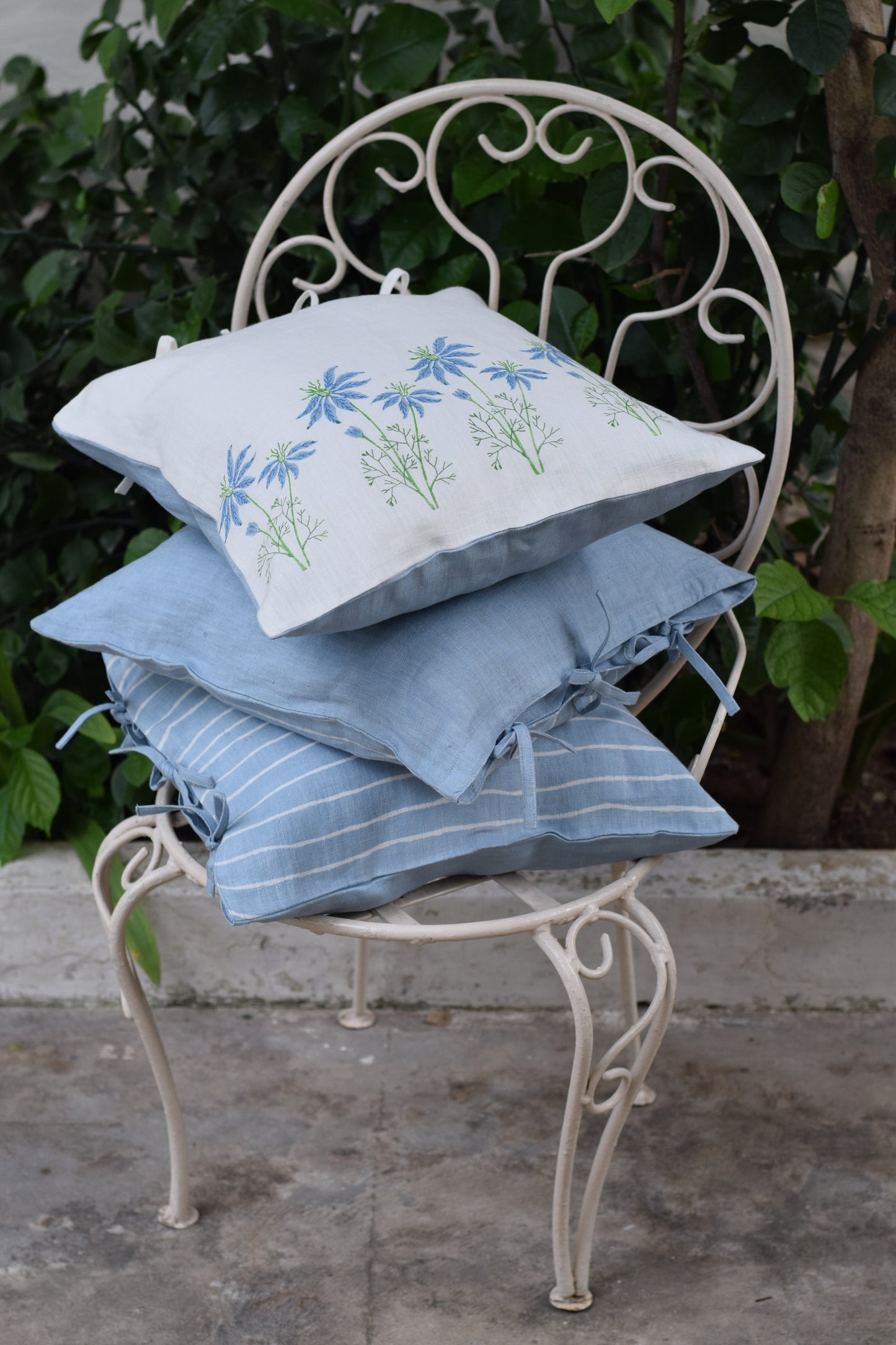 Asmaani Rekh Linen Cushion Cover